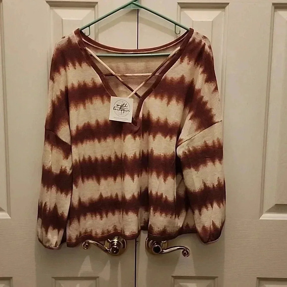 NWT Boutique Cream/Mauve Chevron Print Top- size L, great for the beach or pool - Picture 1 of 3